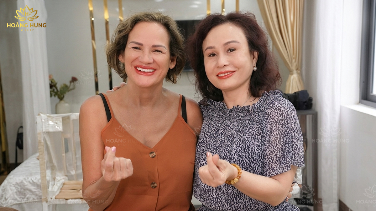 Khách hàng tự tin hơn sau khi phun xăm chân mày tại Hoàng Hưng Beauty