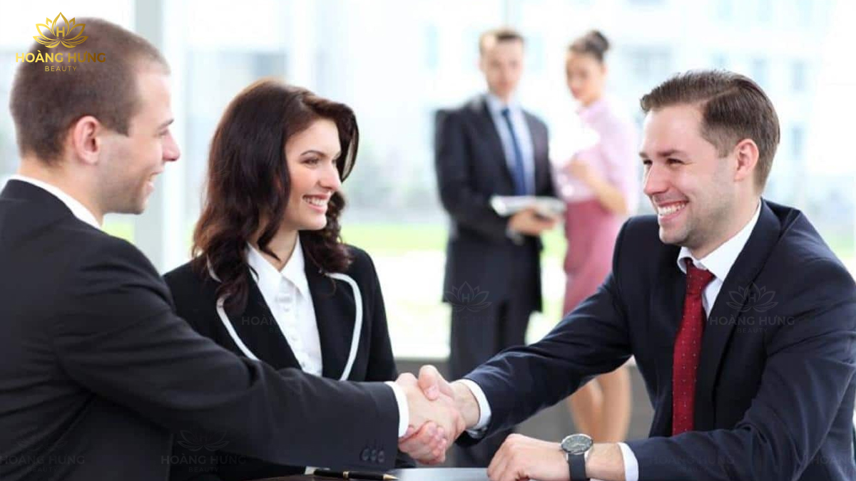 Ngoại hình chỉn chu giúp các chàng tự tin hơn trong giao tiếp, công việc hằng ngày